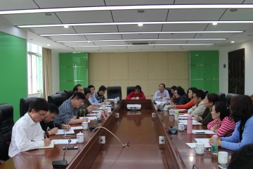 ѧУ������ѵʦ���Ŷ� 